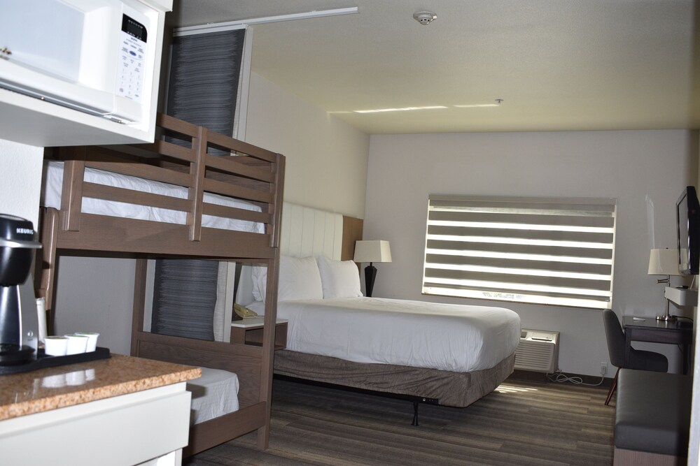 Hotel Marguerite Anaheim/Garden Grove, Trademark Collection by Wyndham