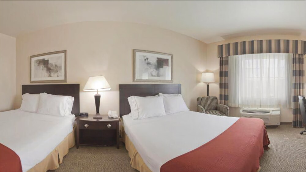 Holiday Inn Express & Suites Garden Grove-Anaheim South: 2019 Room