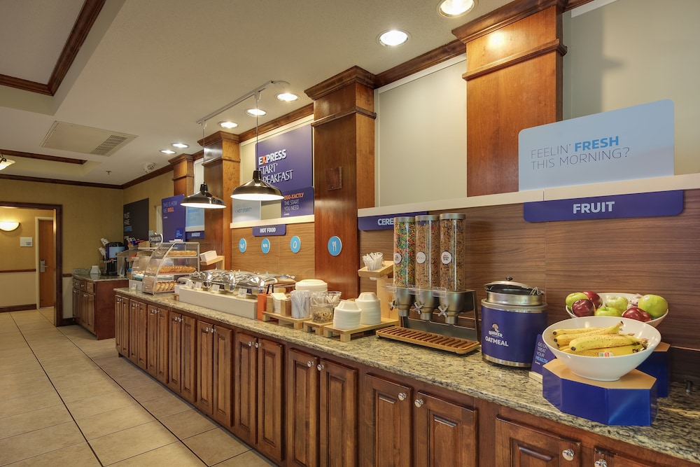 Breakfast area, Holiday Inn Express & Suites Sylva - Western Carolina Area, an IHG Hotel