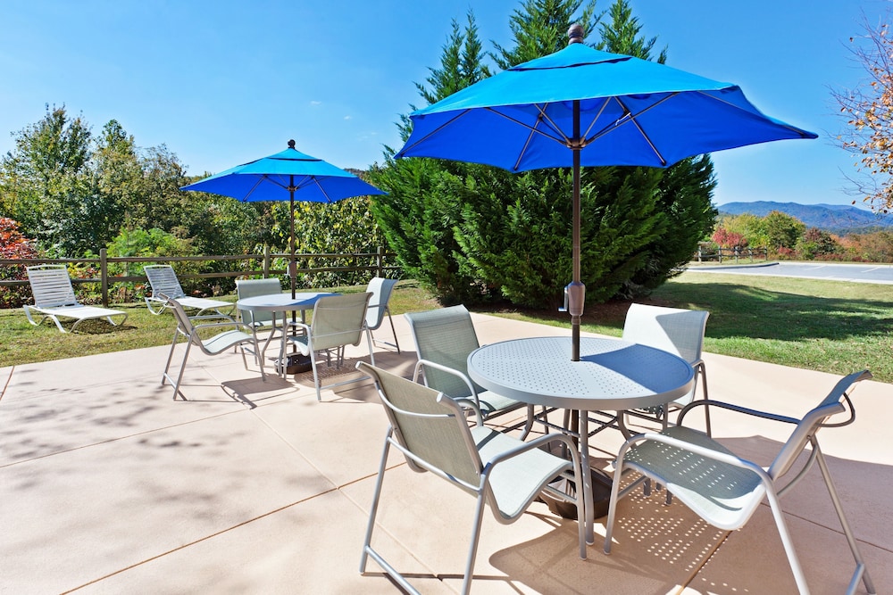 Terrace/patio, Holiday Inn Express & Suites Sylva - Western Carolina Area, an IHG Hotel