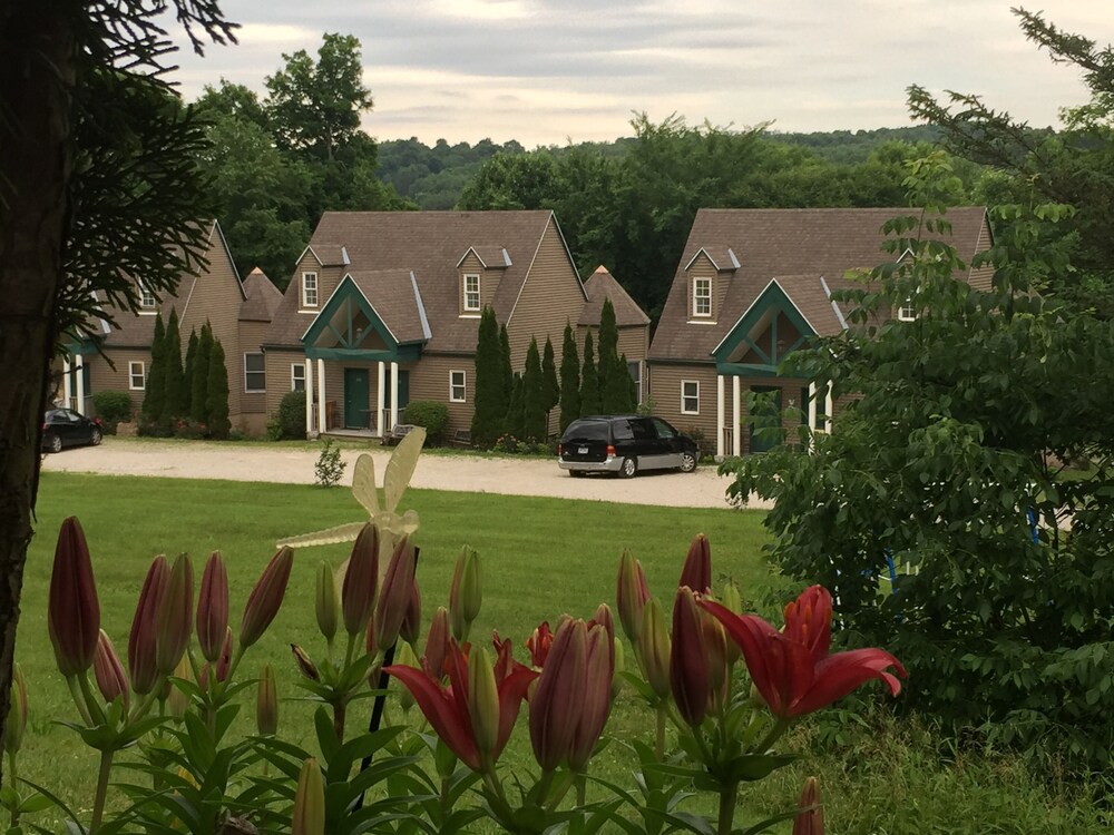 Spruce Hill Inn and Cottages