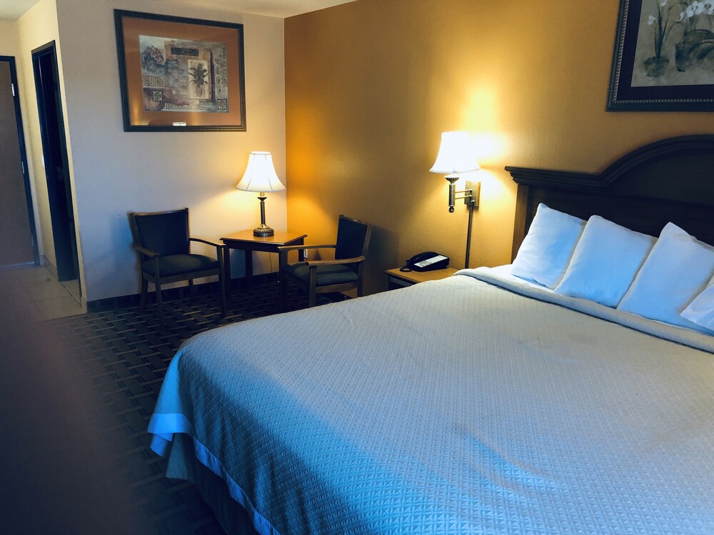 Days Inn by Wyndham Suites San Antonio North/Stone Oak