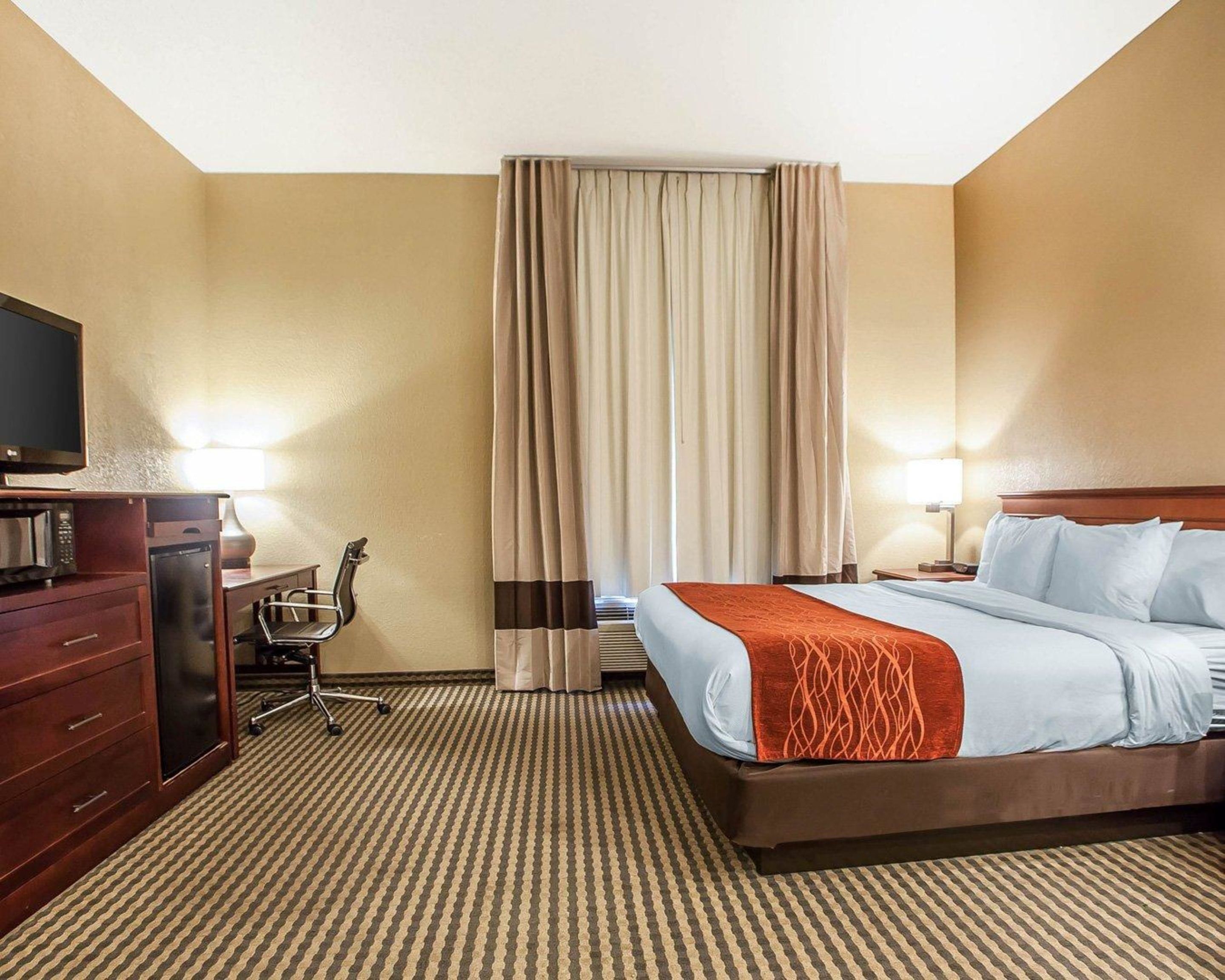 Comfort Inn And Suites In Carneys Point Nj Expedia