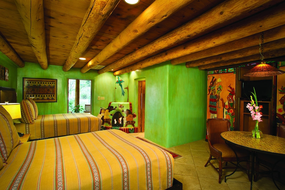El Monte Sagrado Living Resort & Spa