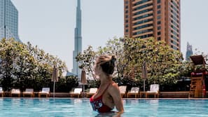 Outdoor pool, pool loungers