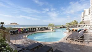 2 indoor pools, 5 outdoor pools, pool loungers