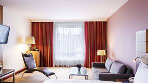 Down comforters, minibar, in-room safe, desk