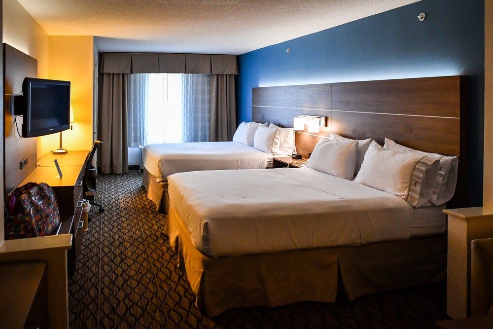 Holiday Inn Express Hotel & Suites Concord, an IHG Hotel