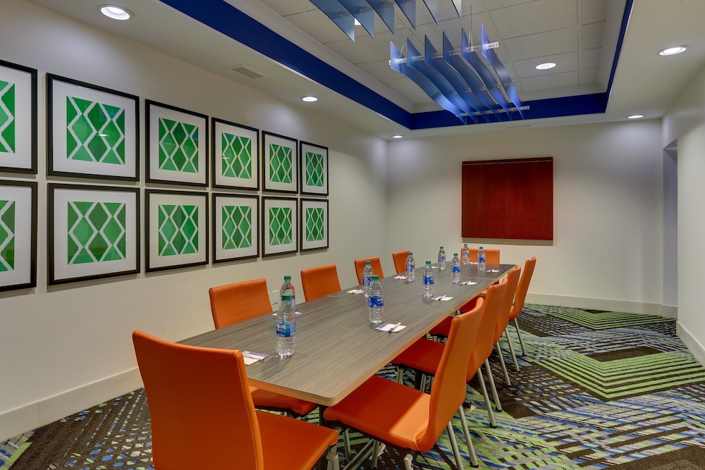 Holiday Inn Express Hotel & Suites Dayton-Centerville, an IHG Hotel