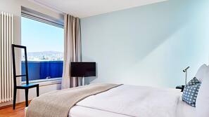 Premium bedding, in-room safe, desk, blackout drapes
