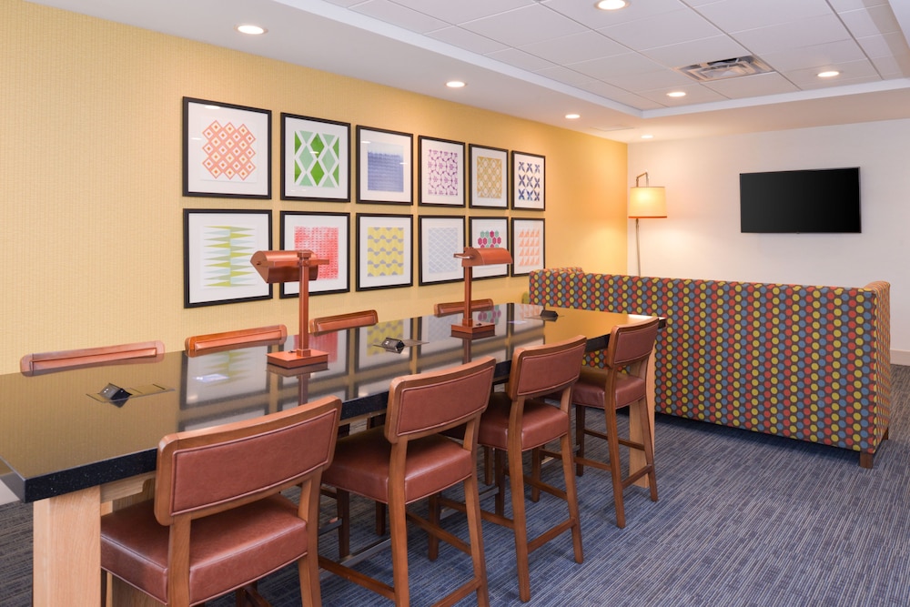 Lobby sitting area, Holiday Inn Express Indianapolis Downtown Convention Center, an IHG Hotel