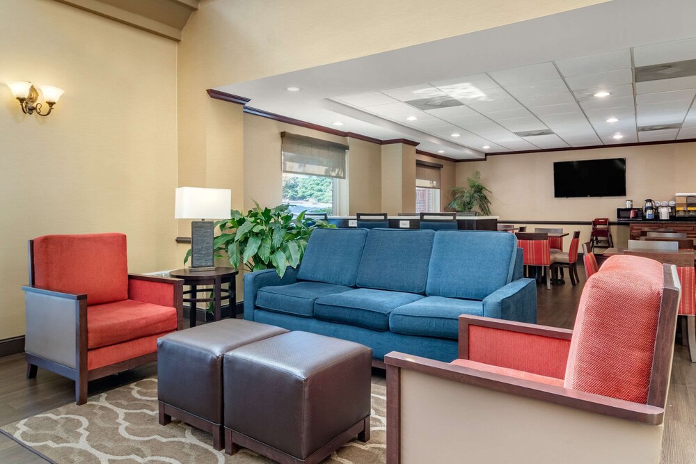 Comfort Inn & Suites Suwanee - Sugarloaf