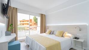 In-room safe, desk, iron/ironing board, WiFi