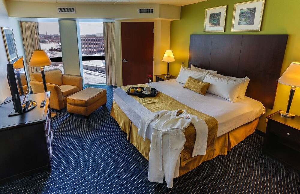 Grand Harbor Resort and Waterpark, Dubuque: 2019 Room Prices & Reviews | Travelocity