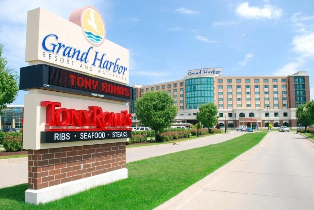 Grand Harbor Resort and Waterpark