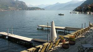 Private beach, sun-loungers, beach umbrellas, beach towels
