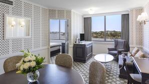 Down duvet, minibar, in-room safe, desk