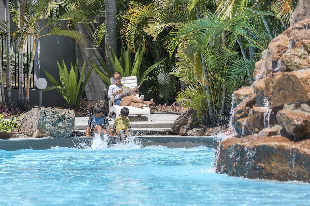 Pool waterfall, View Brisbane