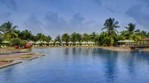 Outdoor pool, open 7:00 AM to 7:00 PM, pool umbrellas