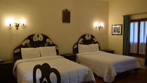 Ropa de cama de alta calidad, escritorio, cortinas opacas