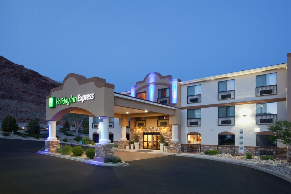 Holiday Inn Express & Suites Moab, an IHG Hotel in Moab Best Rates