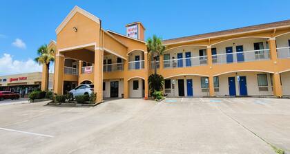 Island Inn by OYO Galveston Beach, TX
