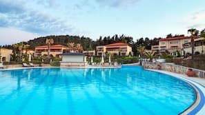 Indoor pool, 9 outdoor pools, pool umbrellas, pool loungers