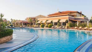 Indoor pool, 9 outdoor pools, pool umbrellas, pool loungers