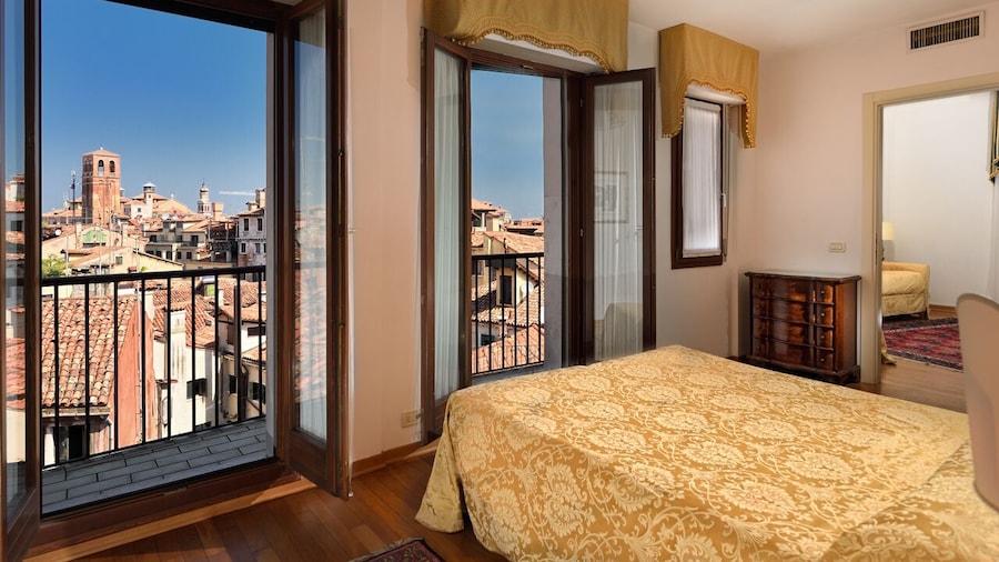 Torre dell'Orologio Suites