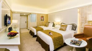 Minibar, in-room safe, free WiFi, alarm clocks