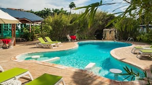 2 outdoor pools