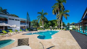 2 outdoor pools