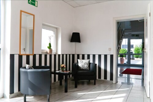 Hotels Near Terrassen Freibad In Cologne From 84 Ebookers Com