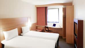 Desk, soundproofing, free cribs/infant beds, free WiFi