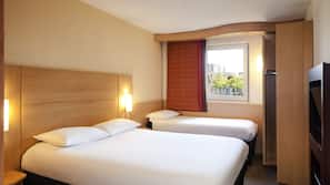 Desk, soundproofing, free cribs/infant beds, free WiFi