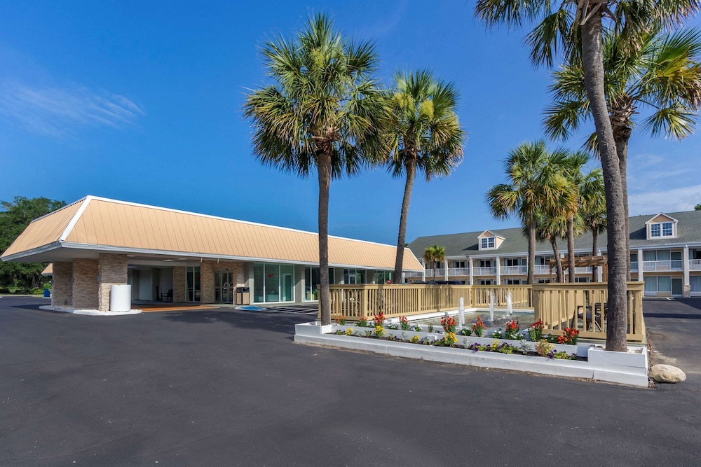 Exterior, Quality Inn & Suites