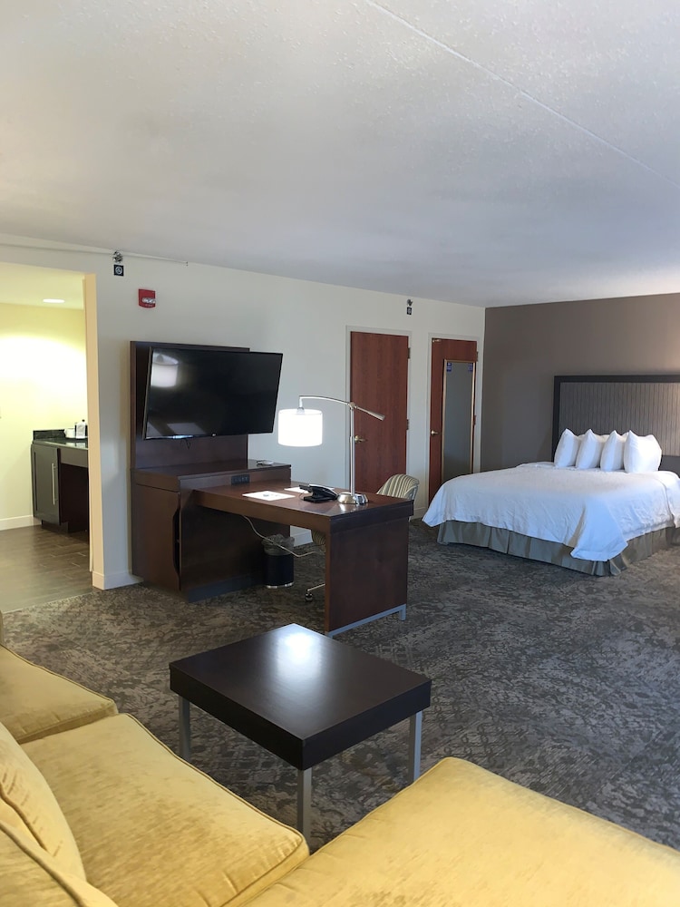 Hampton Inn & Suites Rockville Centre