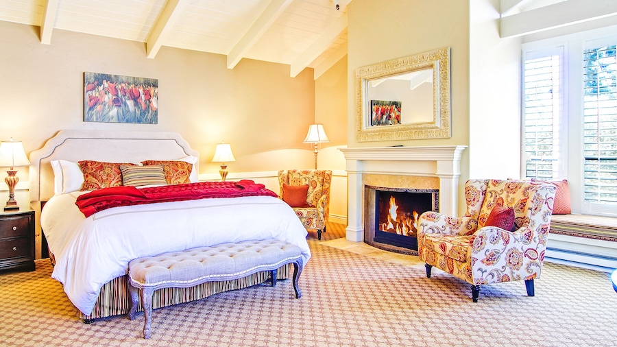 Carriage House Inn
