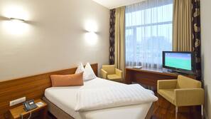 Hypo-allergenic bedding, minibar, in-room safe, desk