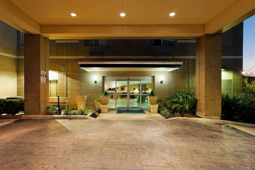 Exterior, Holiday Inn Express San Antonio Rivercenter Area, an IHG Hotel