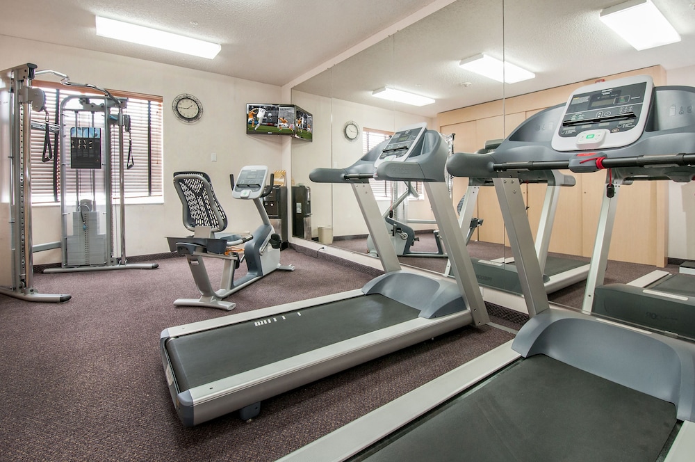 Fitness facility, Holiday Inn Express San Antonio Rivercenter Area, an IHG Hotel