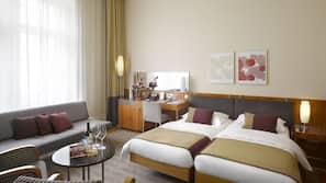 Hypo-allergenic bedding, minibar, in-room safe, desk