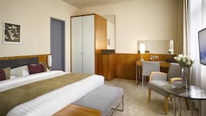 Hypo-allergenic bedding, minibar, in-room safe, desk