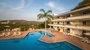 2 piscinas al aire libre
