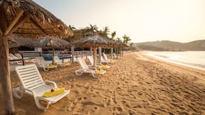 Playa privada cerca, tumbonas, sombrillas y vóley playa