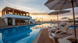 2 piscinas al aire libre