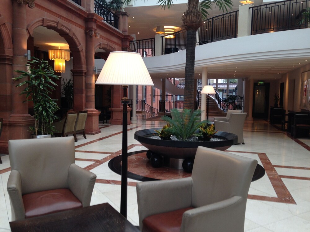 Clayton Crown Hotel London