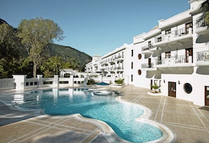 2 outdoor pools, pool umbrellas, sun loungers