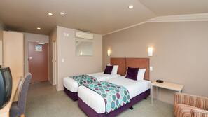 In-room safe, free WiFi, linens