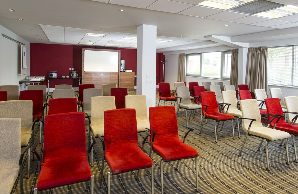 Holiday Inn Express Northampton - South, an IHG Hotel